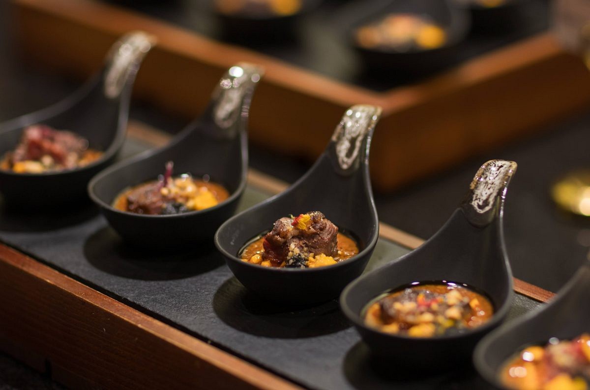 Desserts and canapés for intimate private dining in Piti Chujai