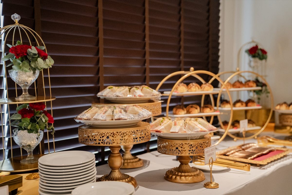 Bar Dek Kay Ray set for a small social gathering